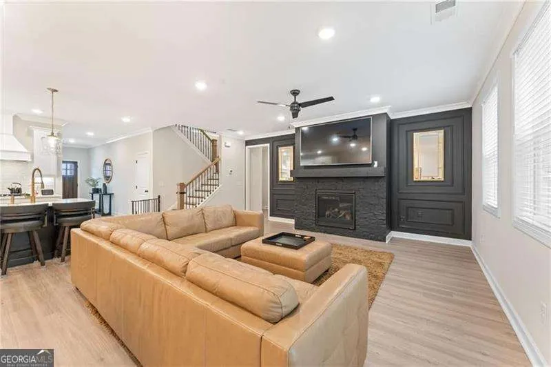 3672 Silvery Way