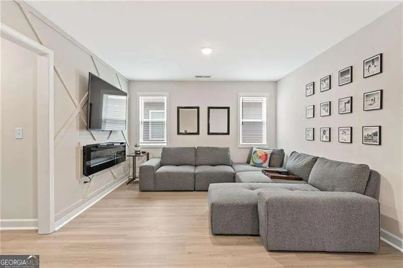 3672 Silvery Way