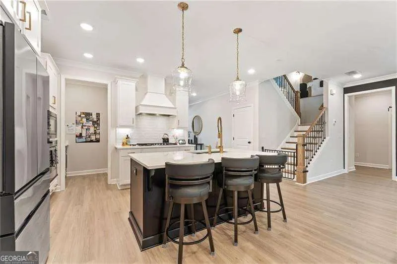 3672 Silvery Way