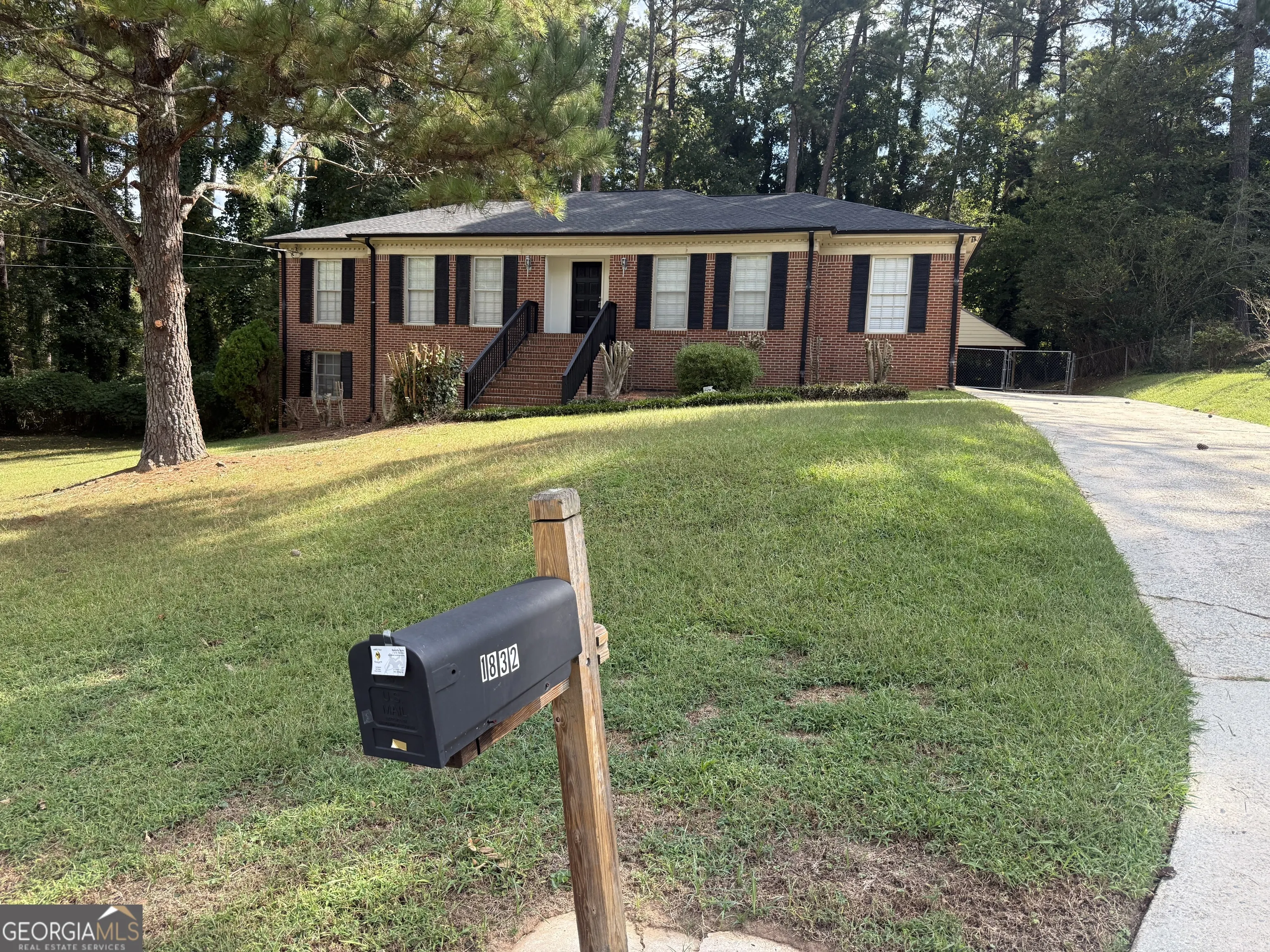 1832 SW King George Lane SW