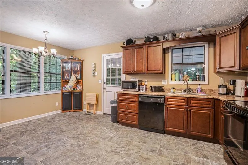 4611 OLD DOUGLASVILLE Road