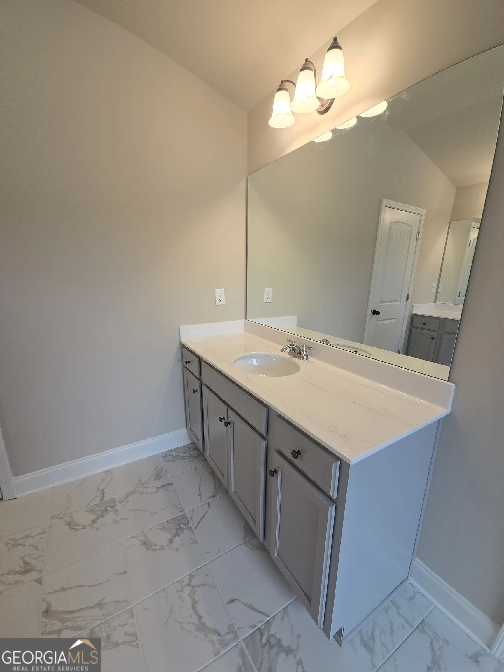 52-B 1107 Kingston Hill Drive, #52-B
