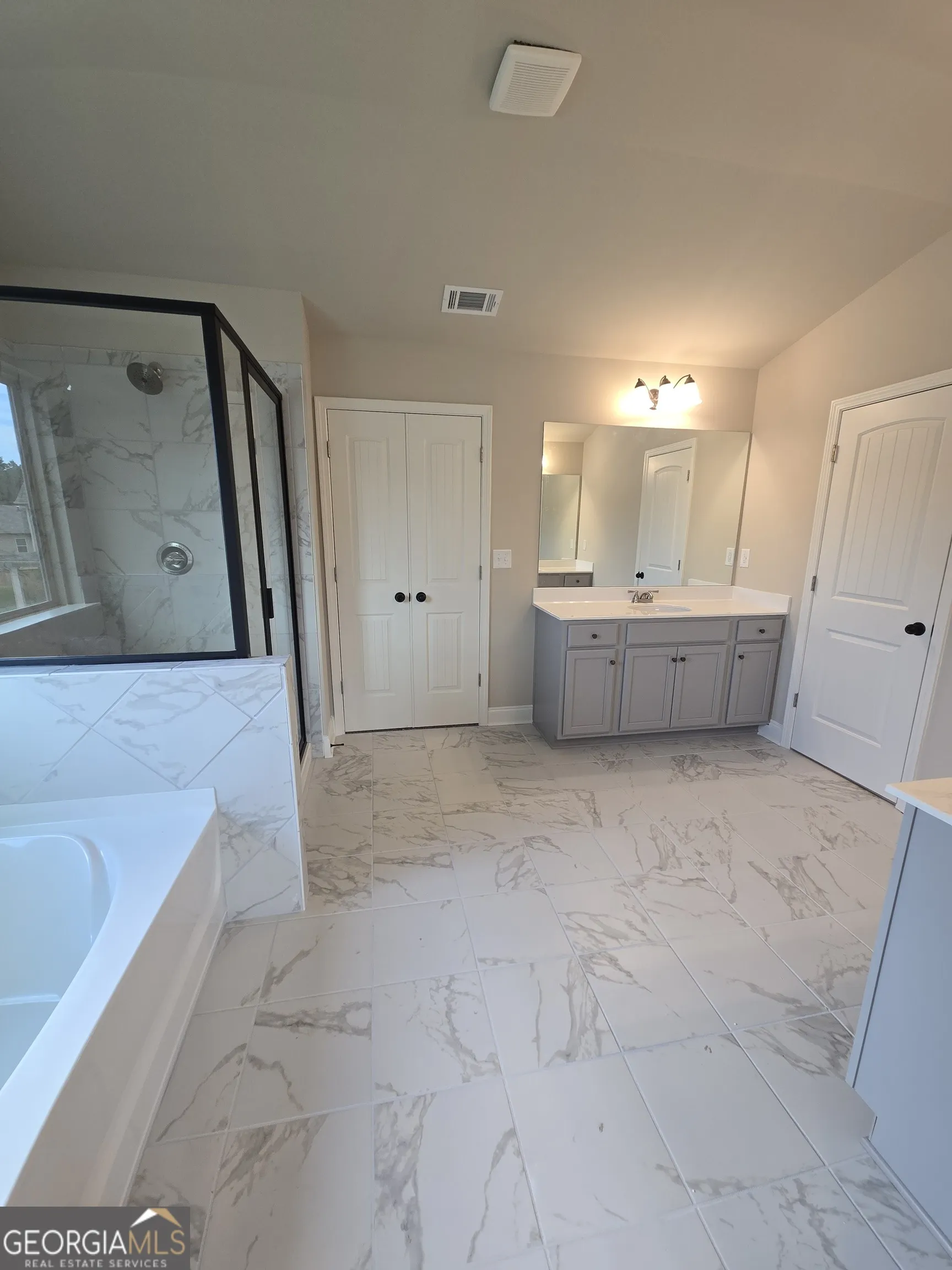 52-B 1107 Kingston Hill Drive, #52-B