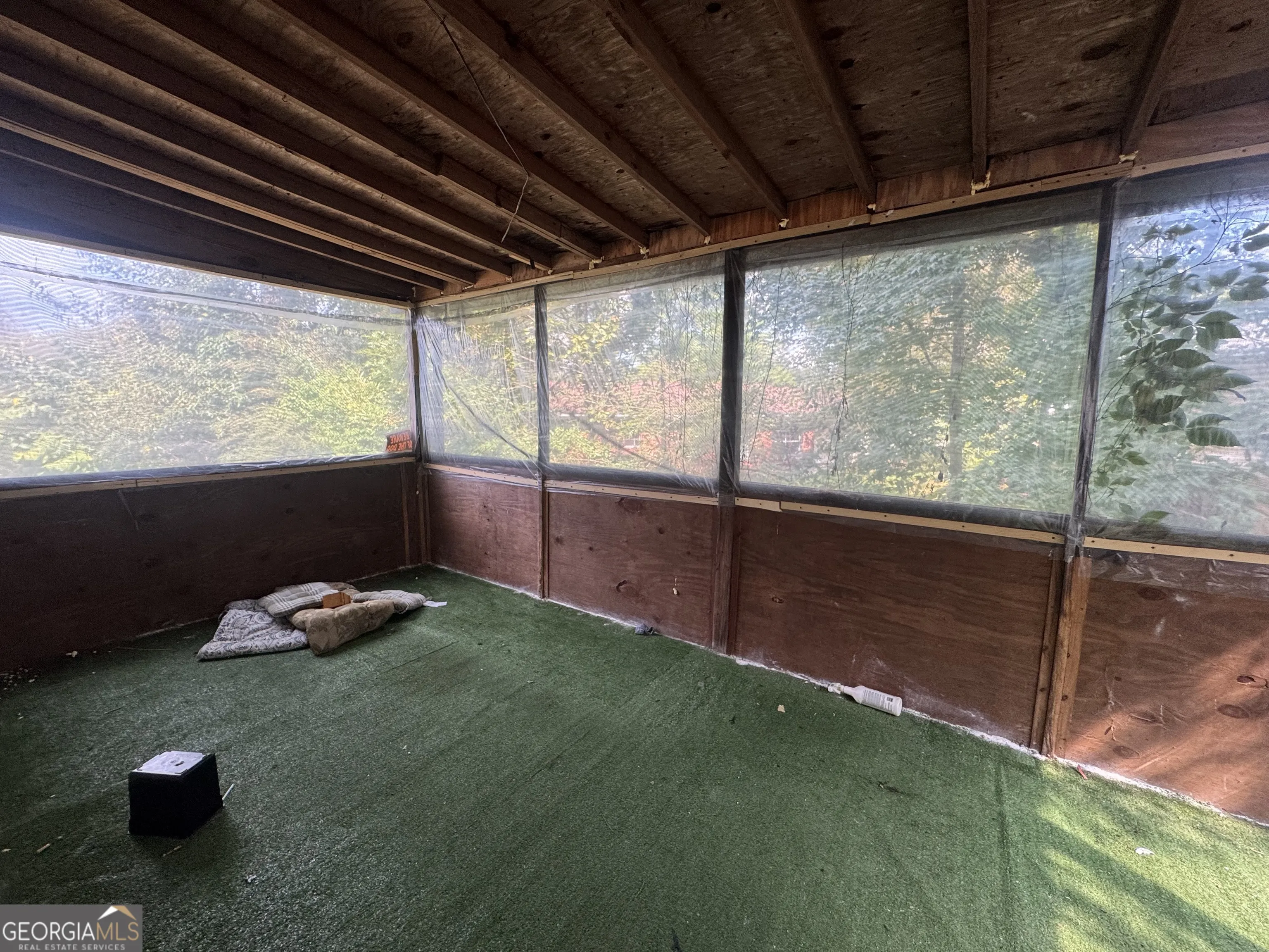 371 Roxbury Drive