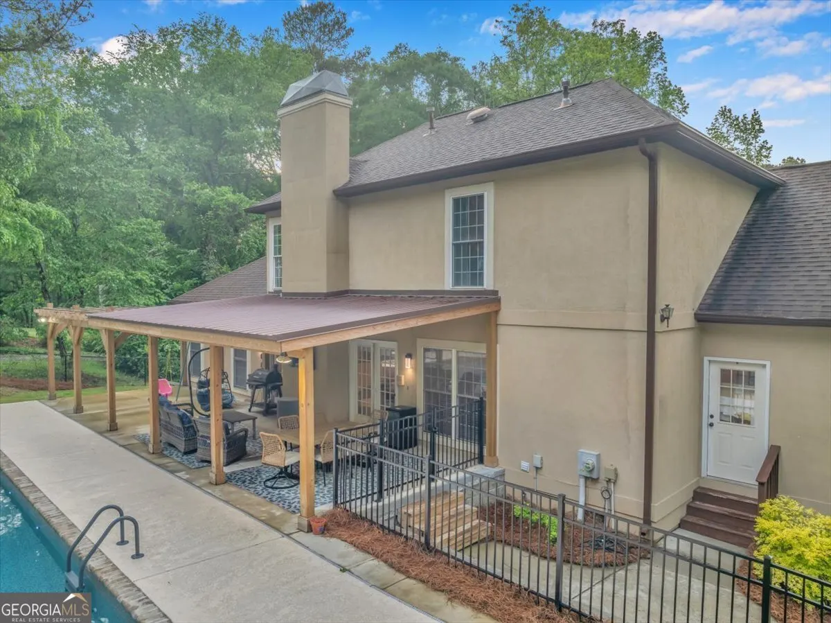 2586 Wesleyan Drive N