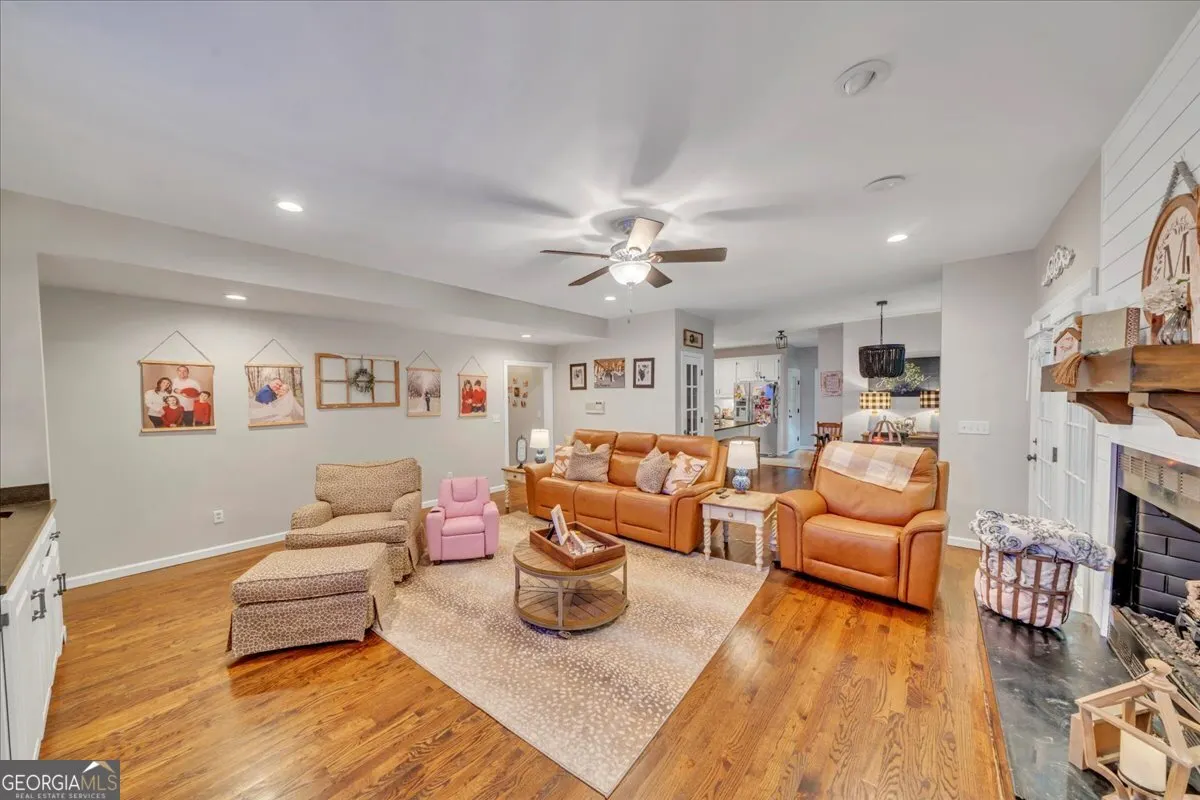 2586 Wesleyan Drive N