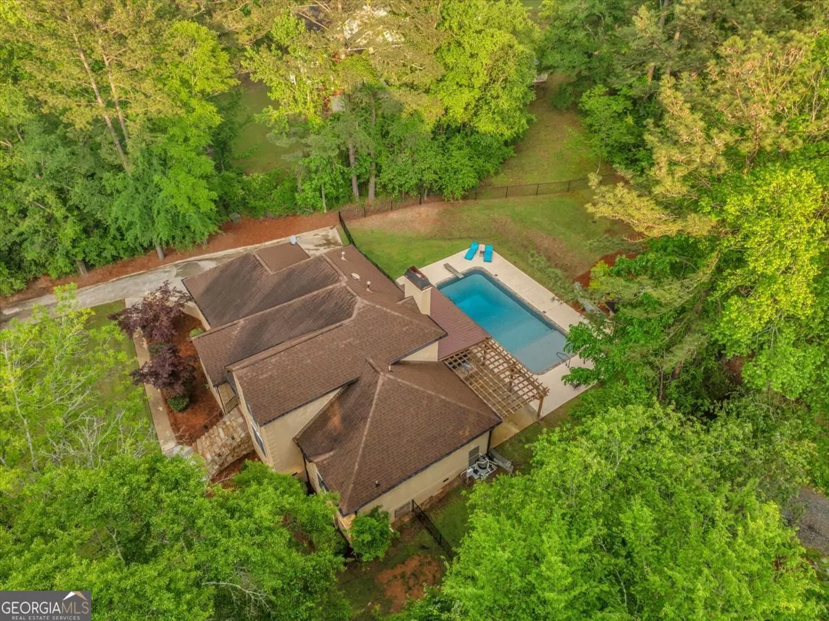 2586 Wesleyan Drive N