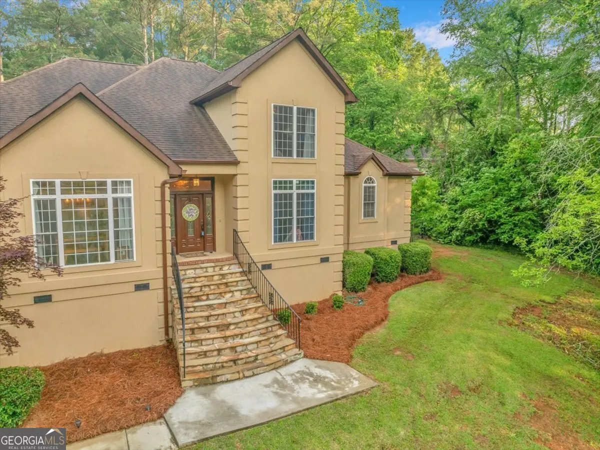 2586 Wesleyan Drive N