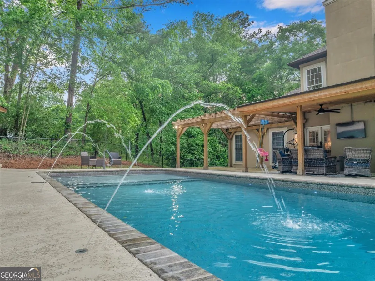 2586 Wesleyan Drive N