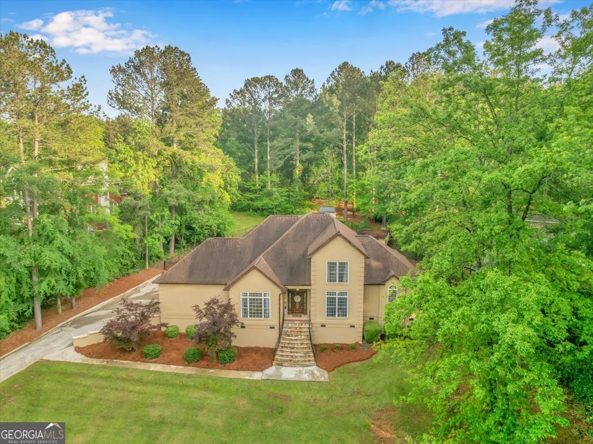 2586 Wesleyan Drive N