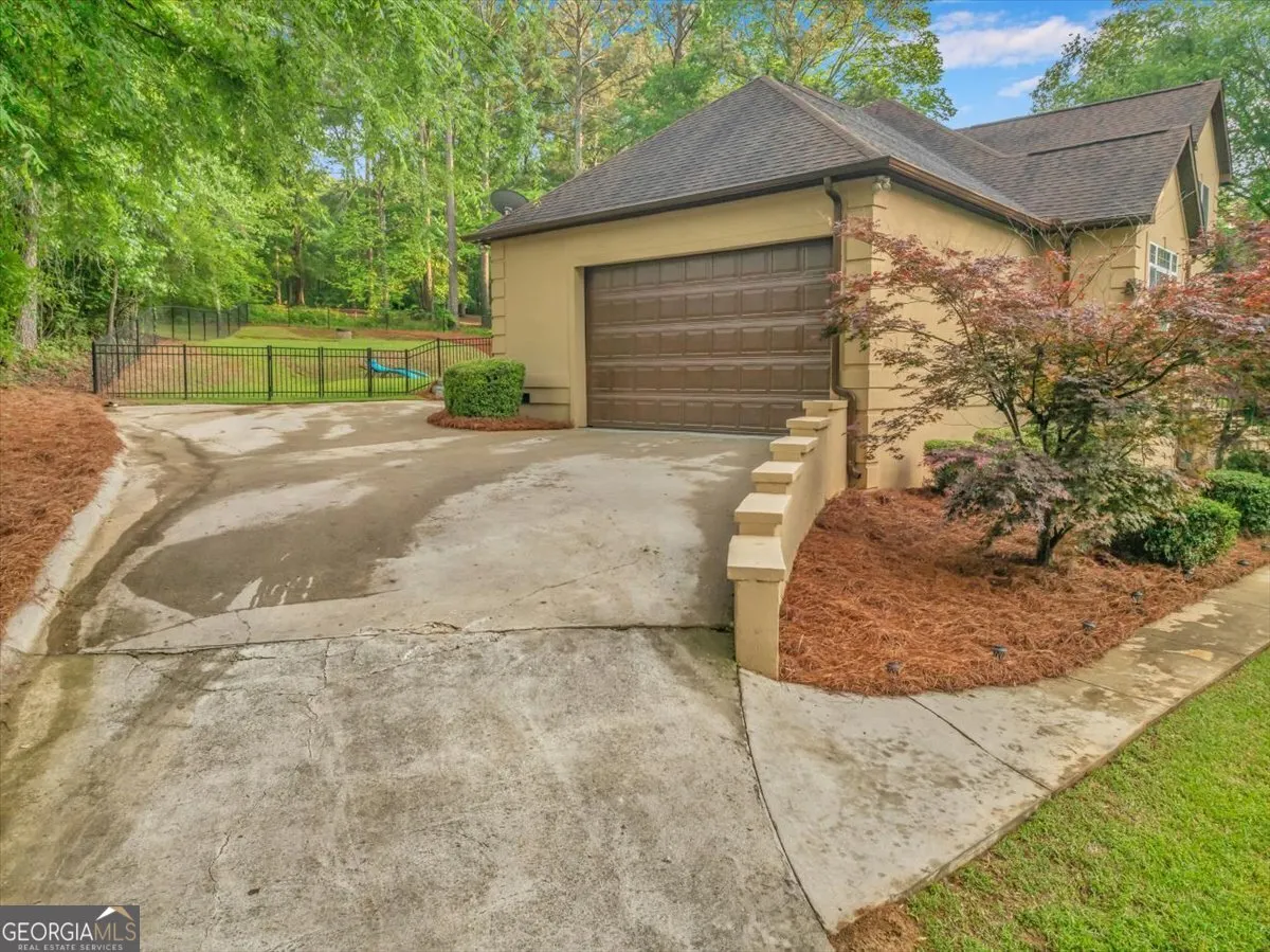2586 Wesleyan Drive N