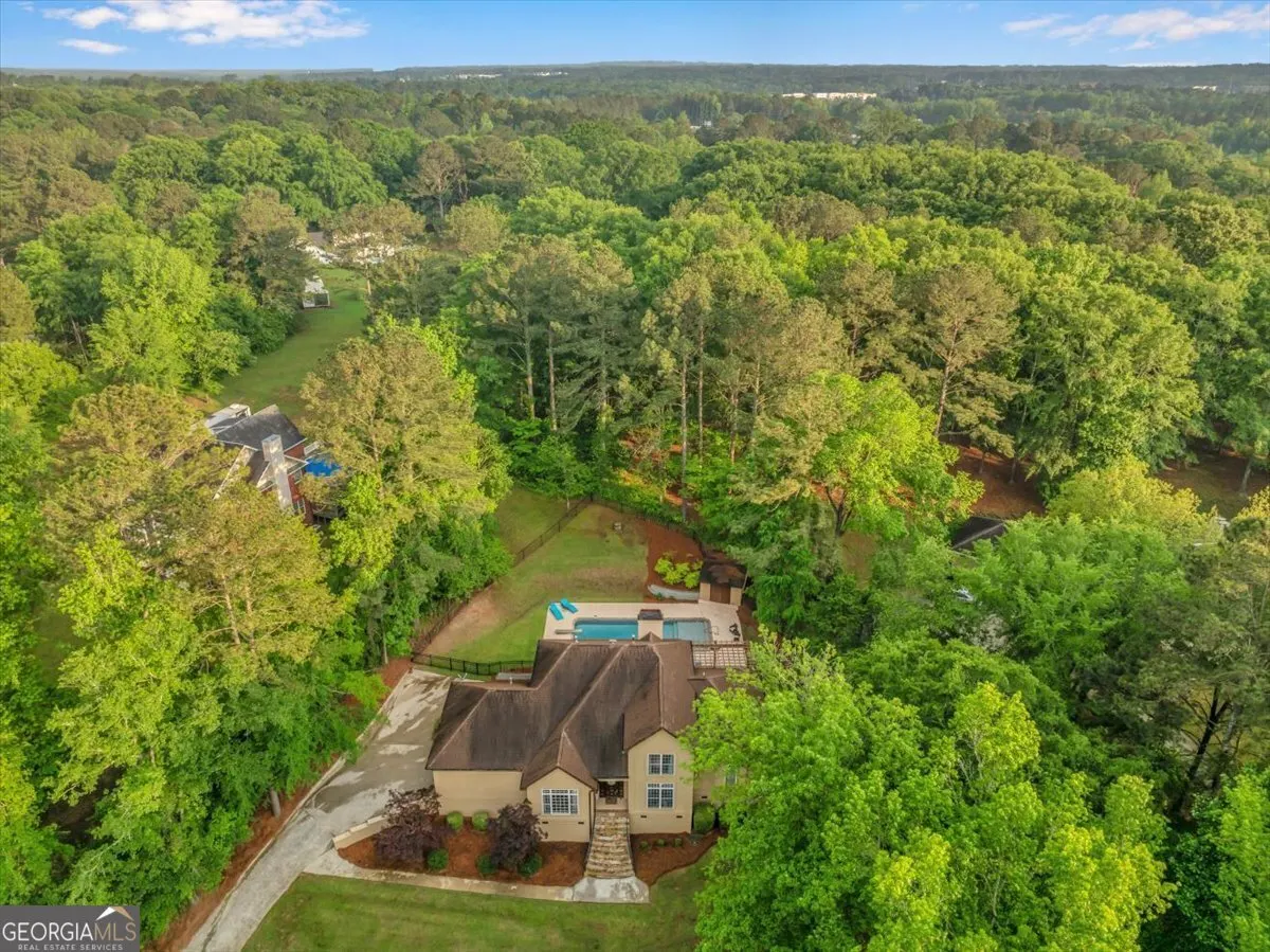 2586 Wesleyan Drive N
