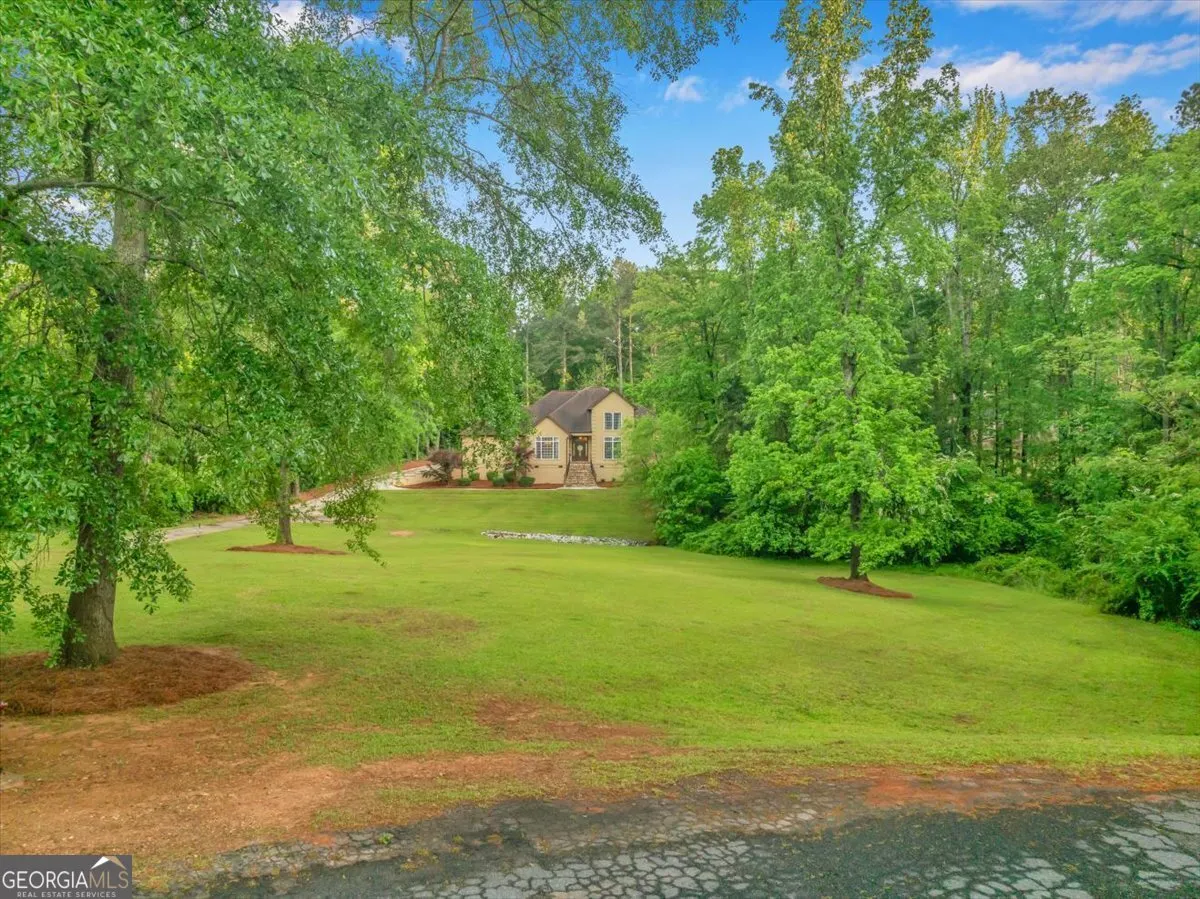 2586 Wesleyan Drive N