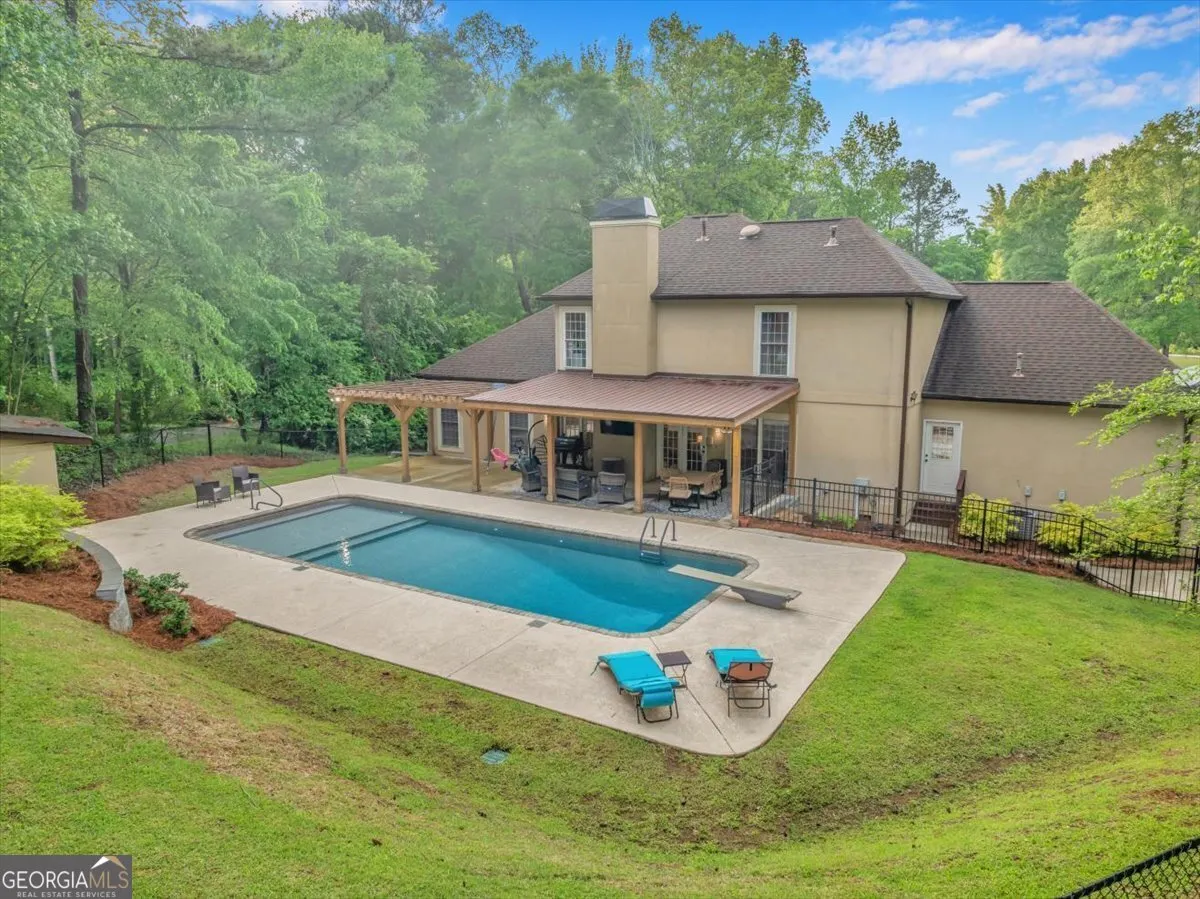 2586 Wesleyan Drive N