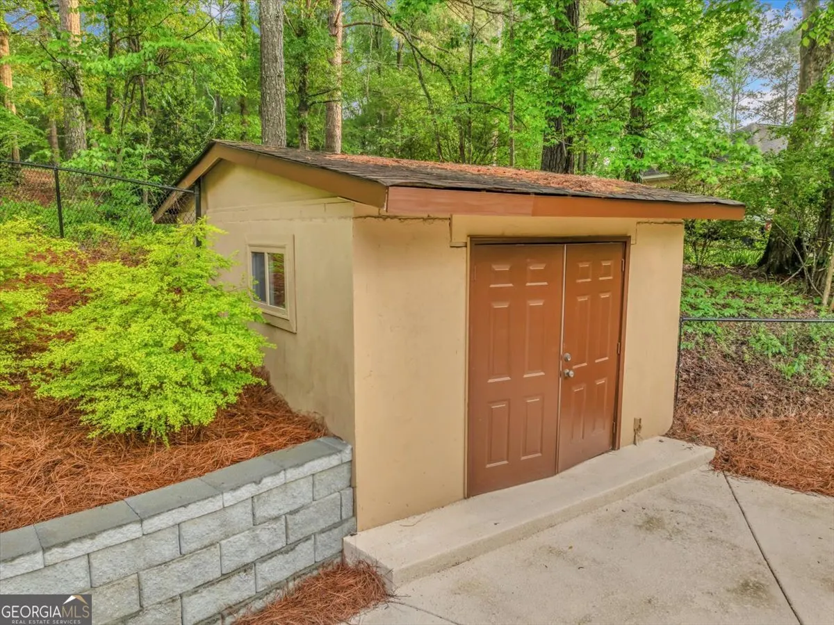 2586 Wesleyan Drive N