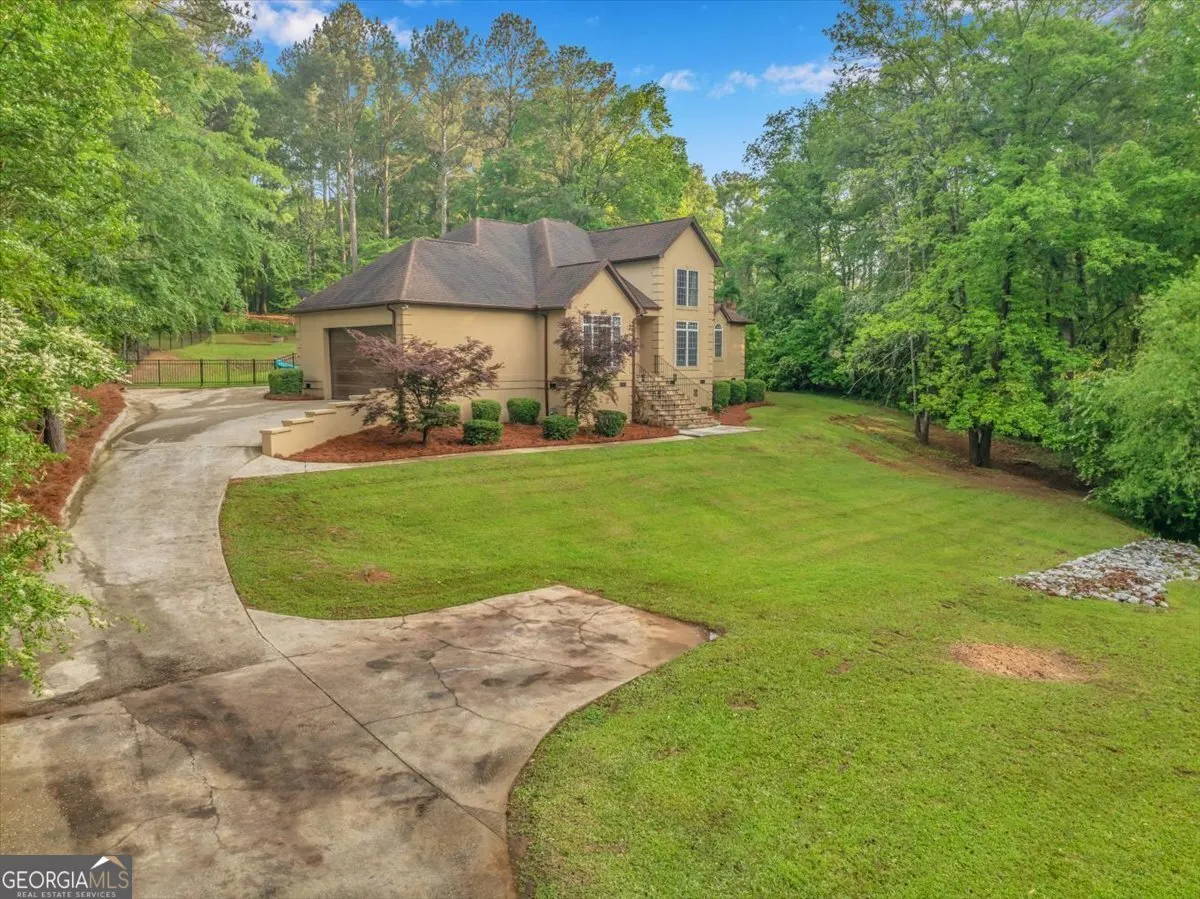 2586 Wesleyan Drive N