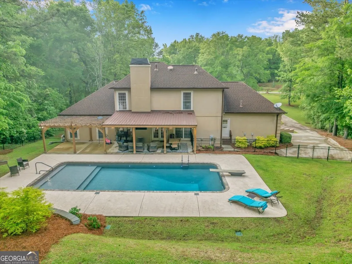 2586 Wesleyan Drive N