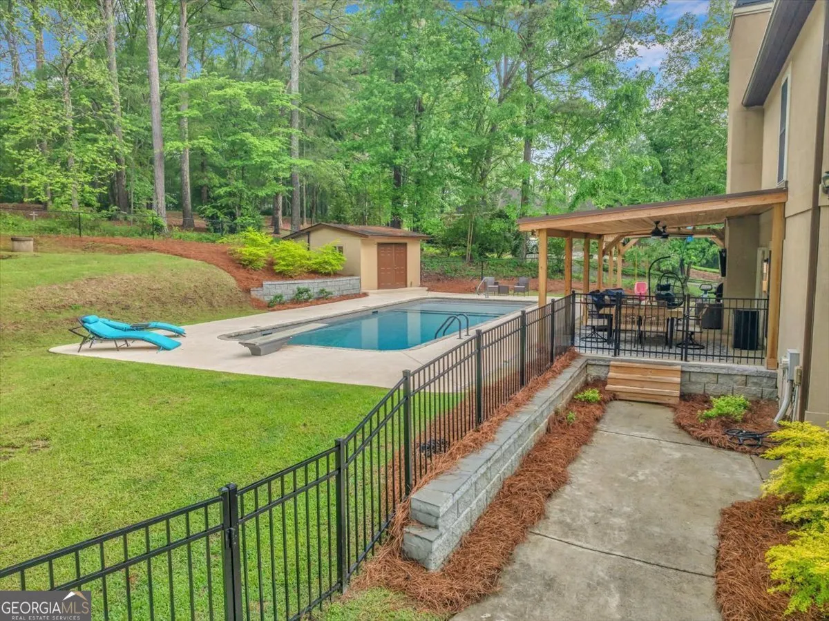 2586 Wesleyan Drive N