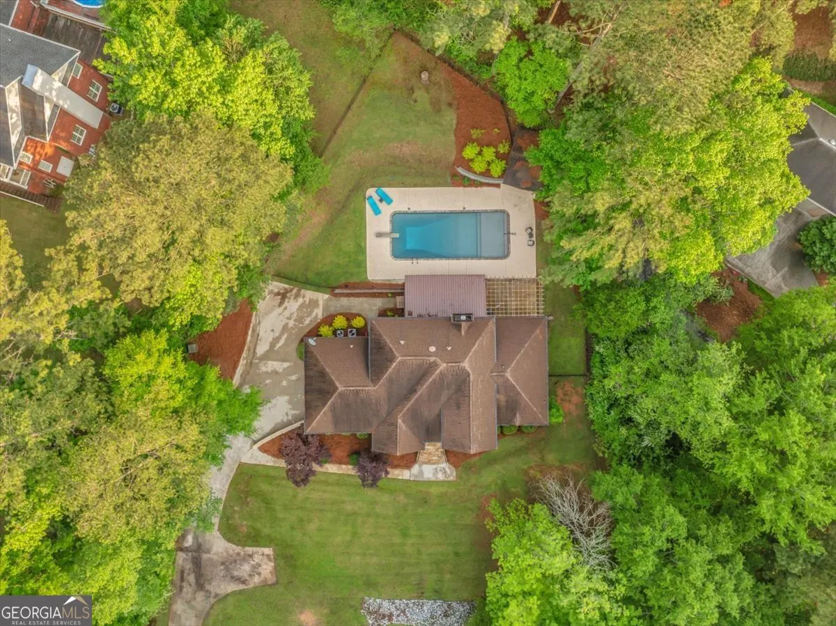 2586 Wesleyan Drive N