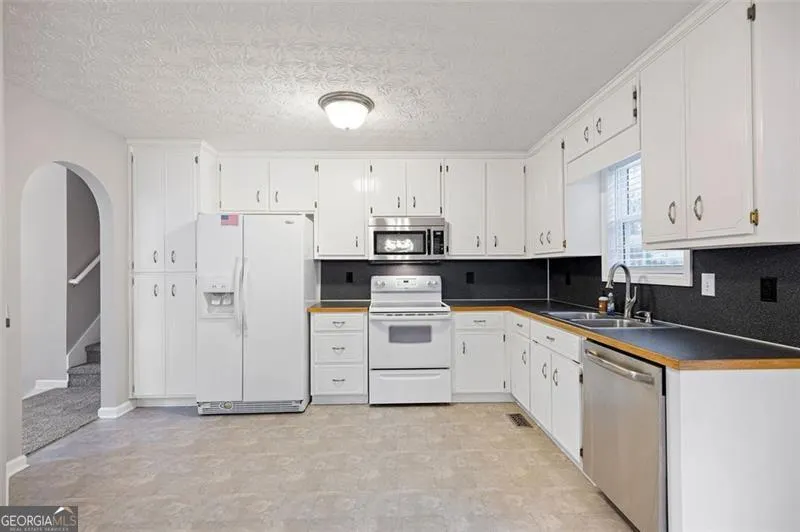 121 GREATWOOD Drive