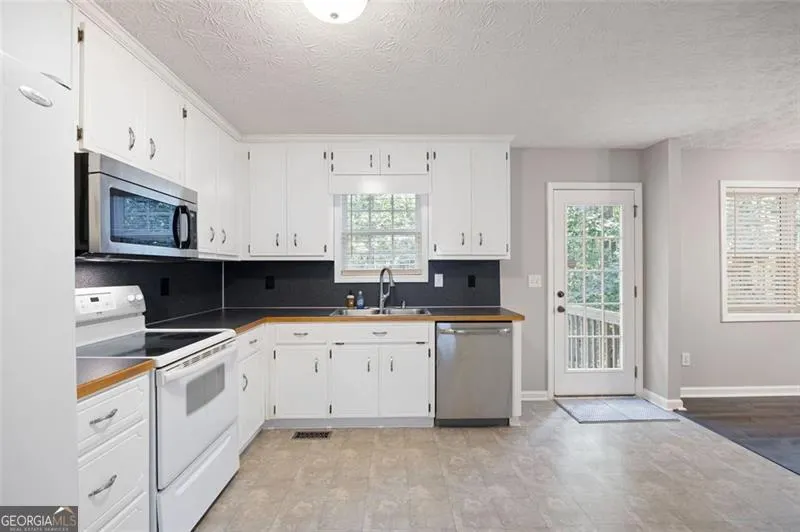 121 GREATWOOD Drive