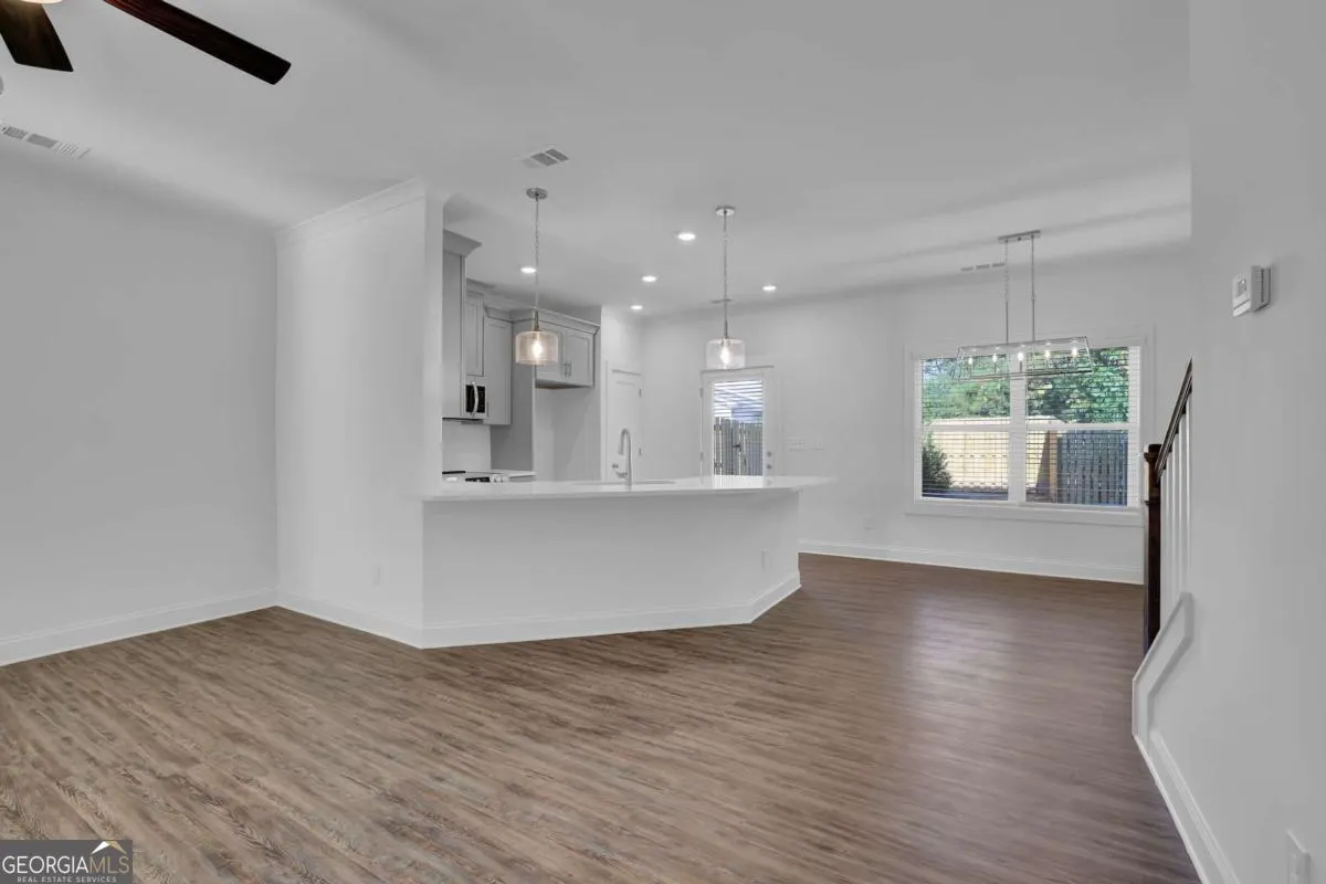 15 310 Heron Street, #15