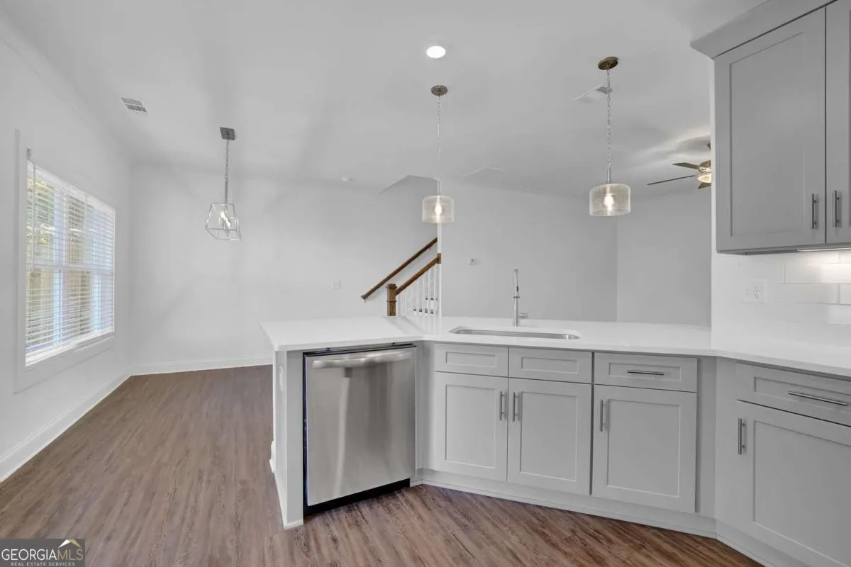 15 310 Heron Street, #15