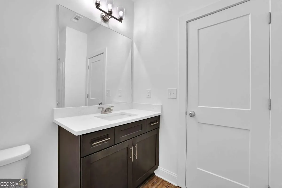 15 310 Heron Street, #15