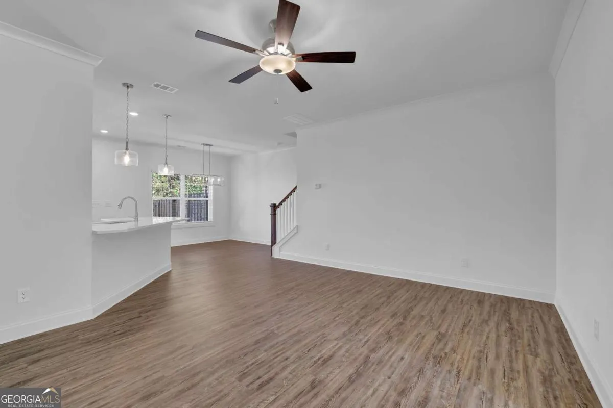 15 310 Heron Street, #15