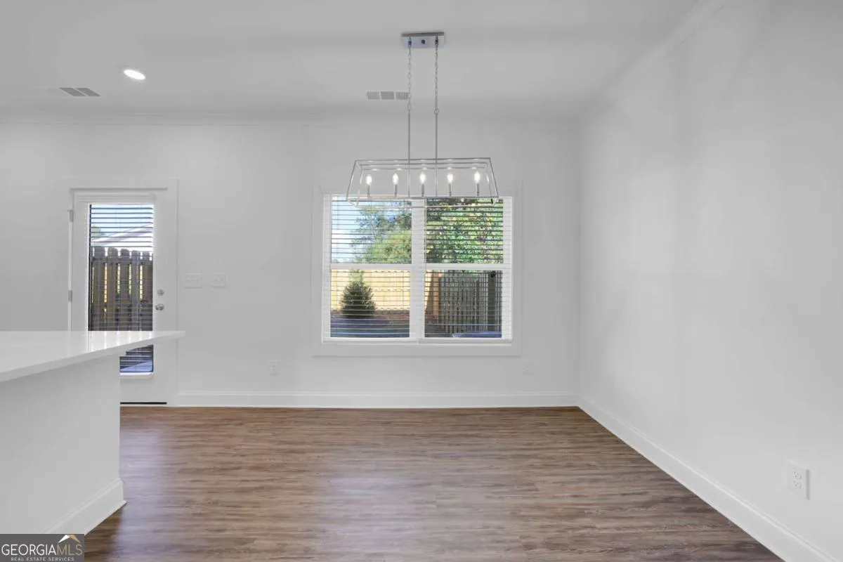 15 310 Heron Street, #15