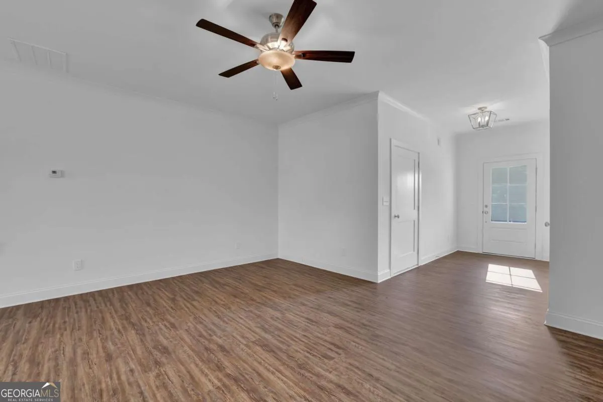 15 310 Heron Street, #15