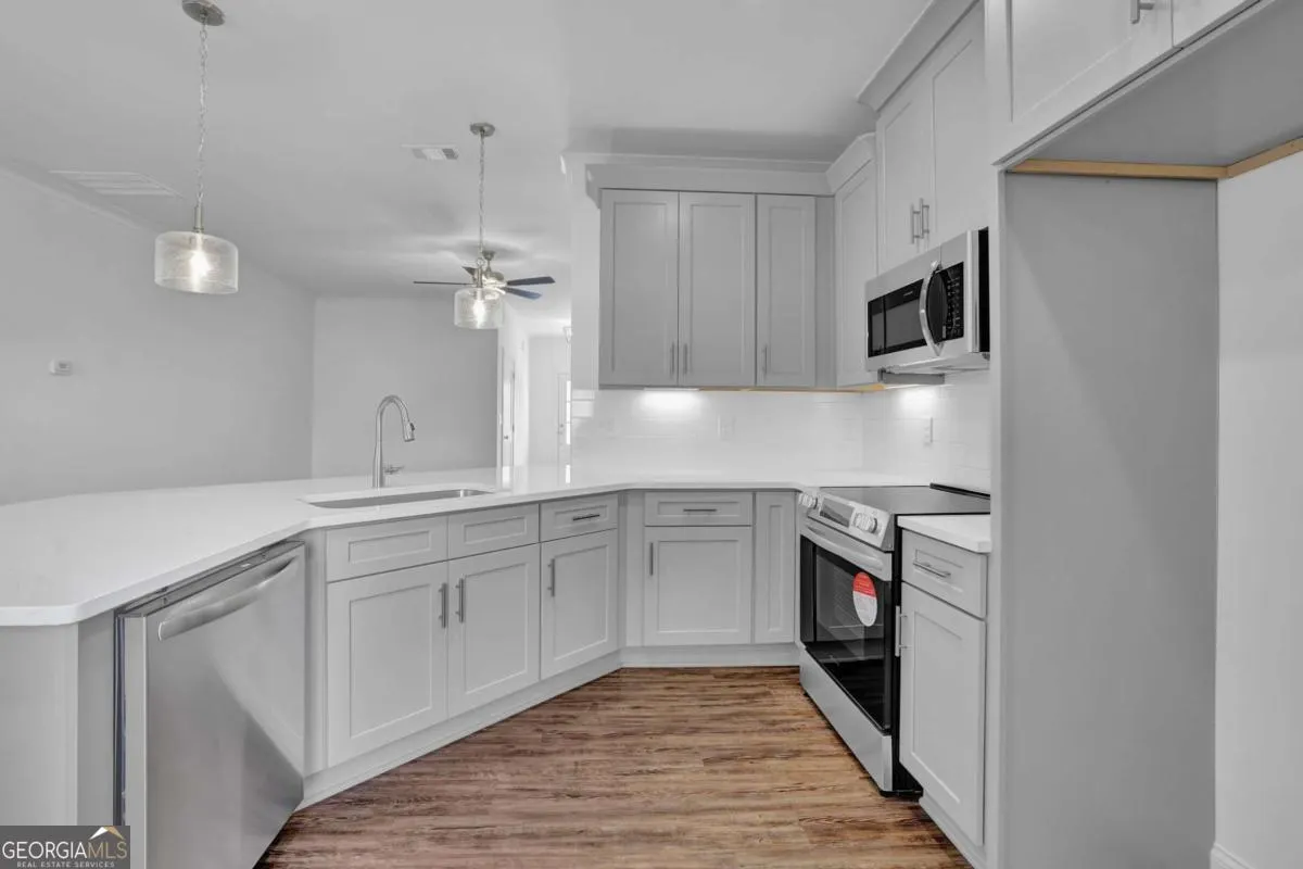 15 310 Heron Street, #15