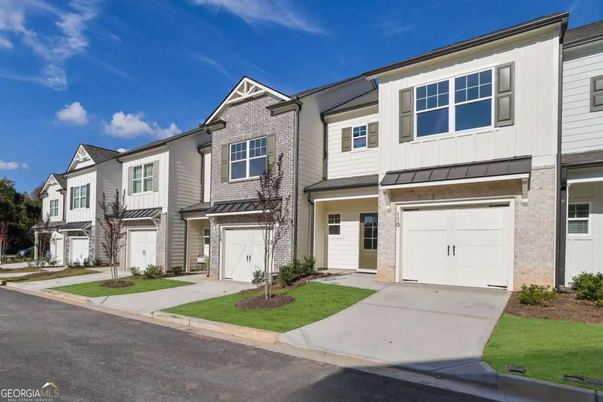 15 310 Heron Street, #15