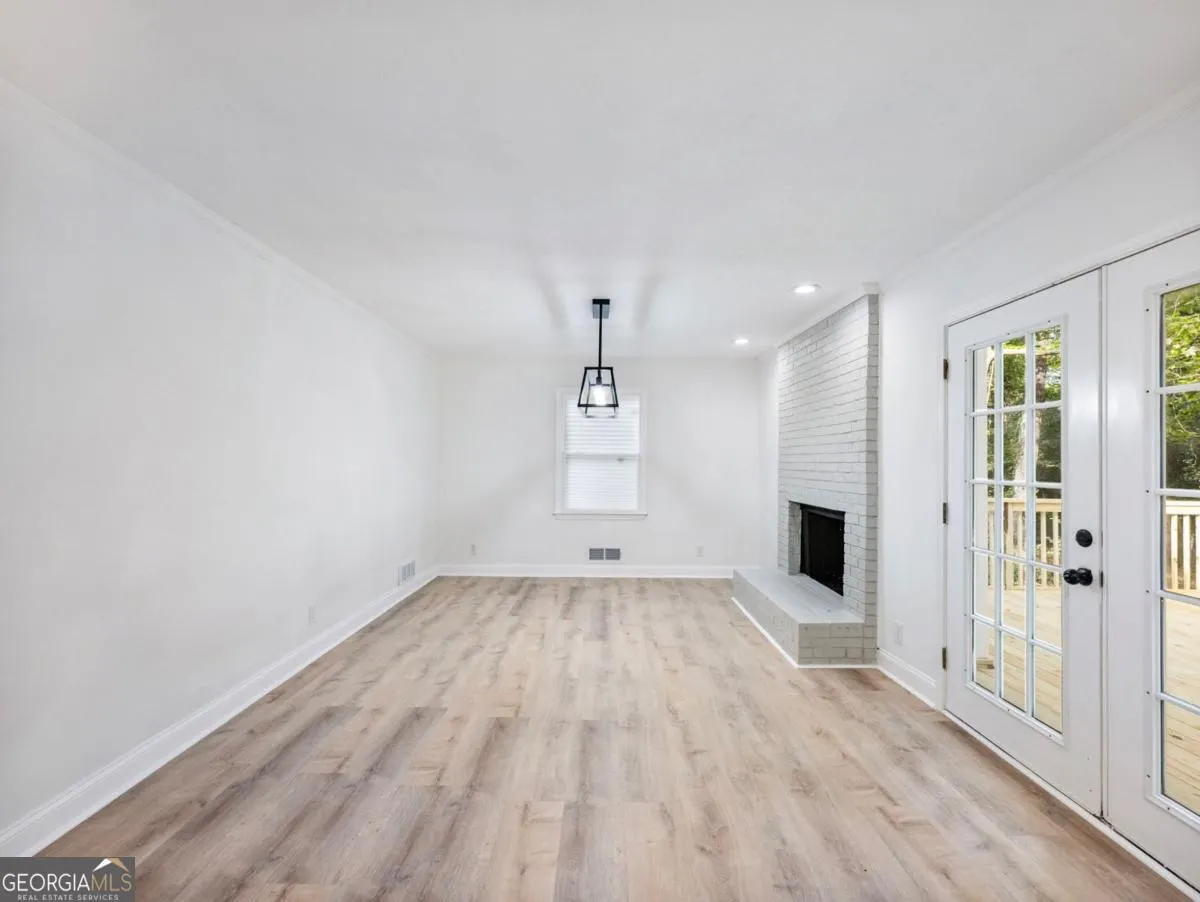 3300 Renoir Court