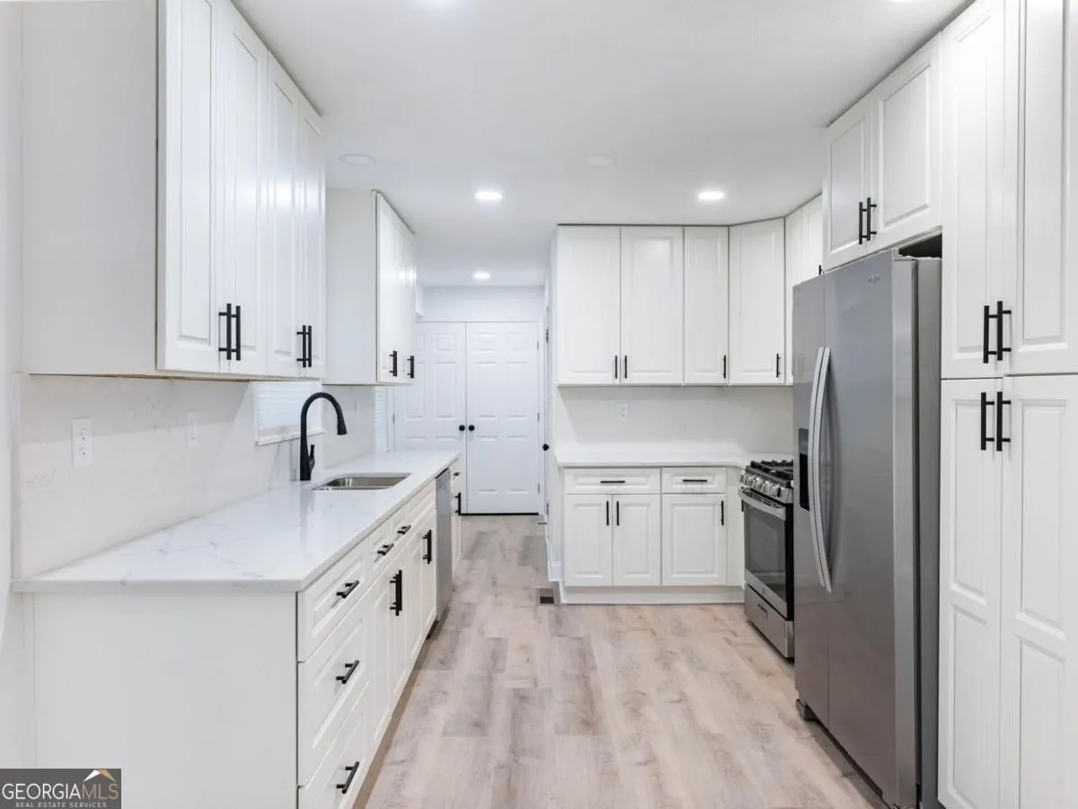 3300 Renoir Court