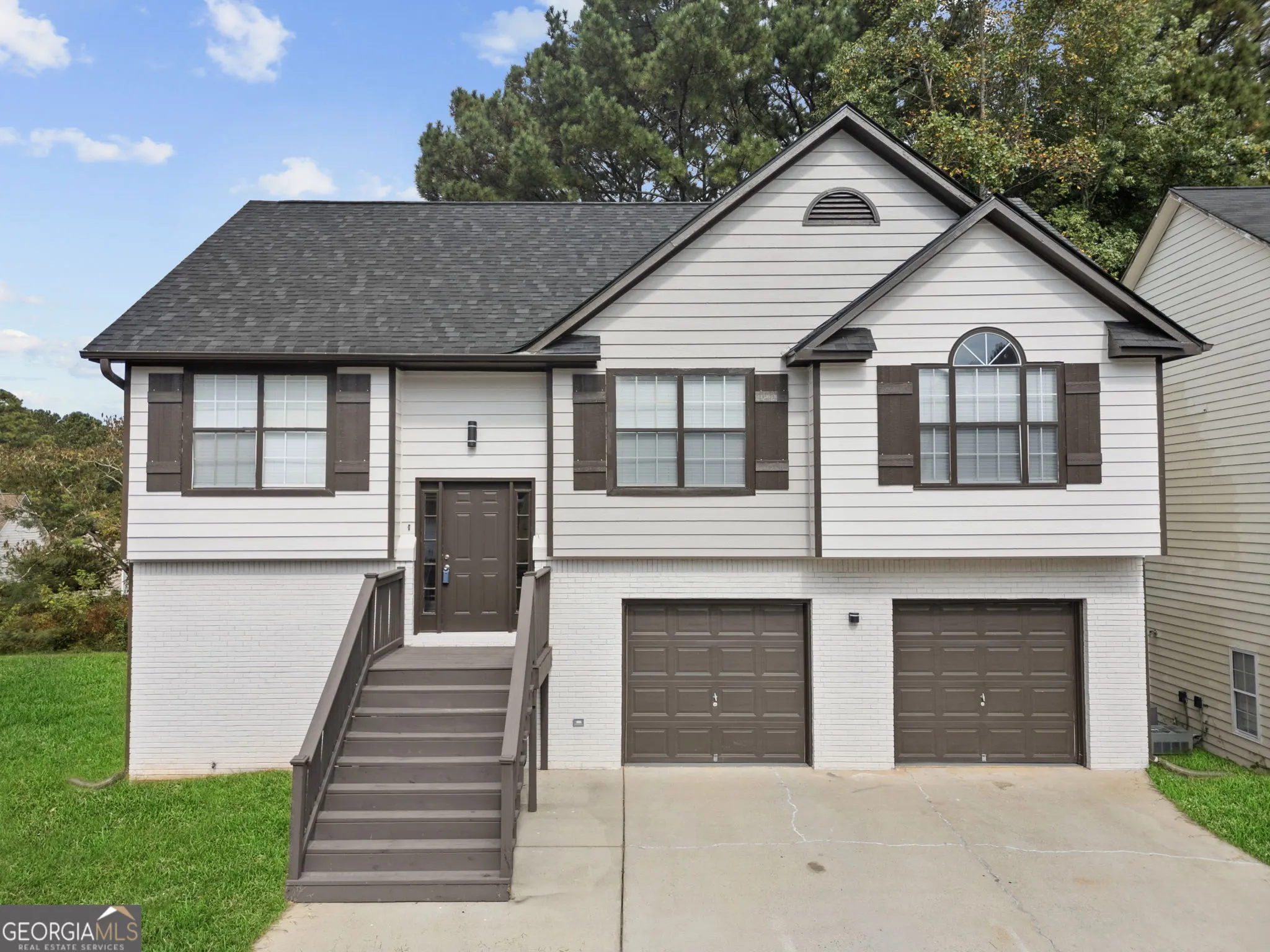 955 Loch Forest Way