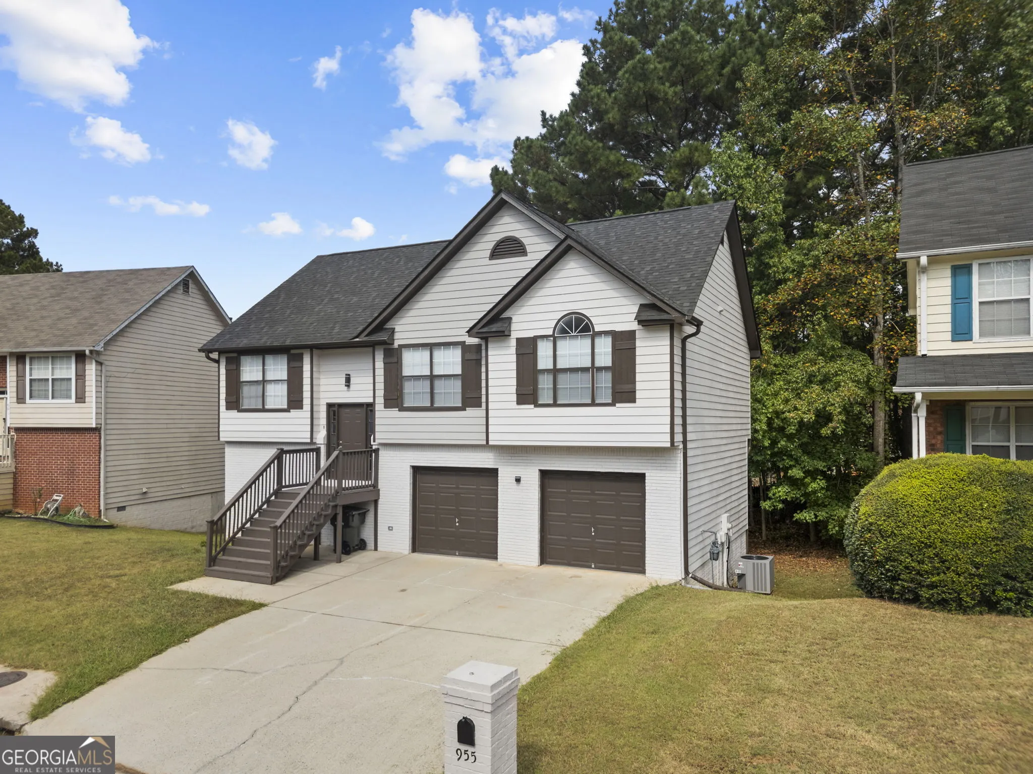 955 Loch Forest Way