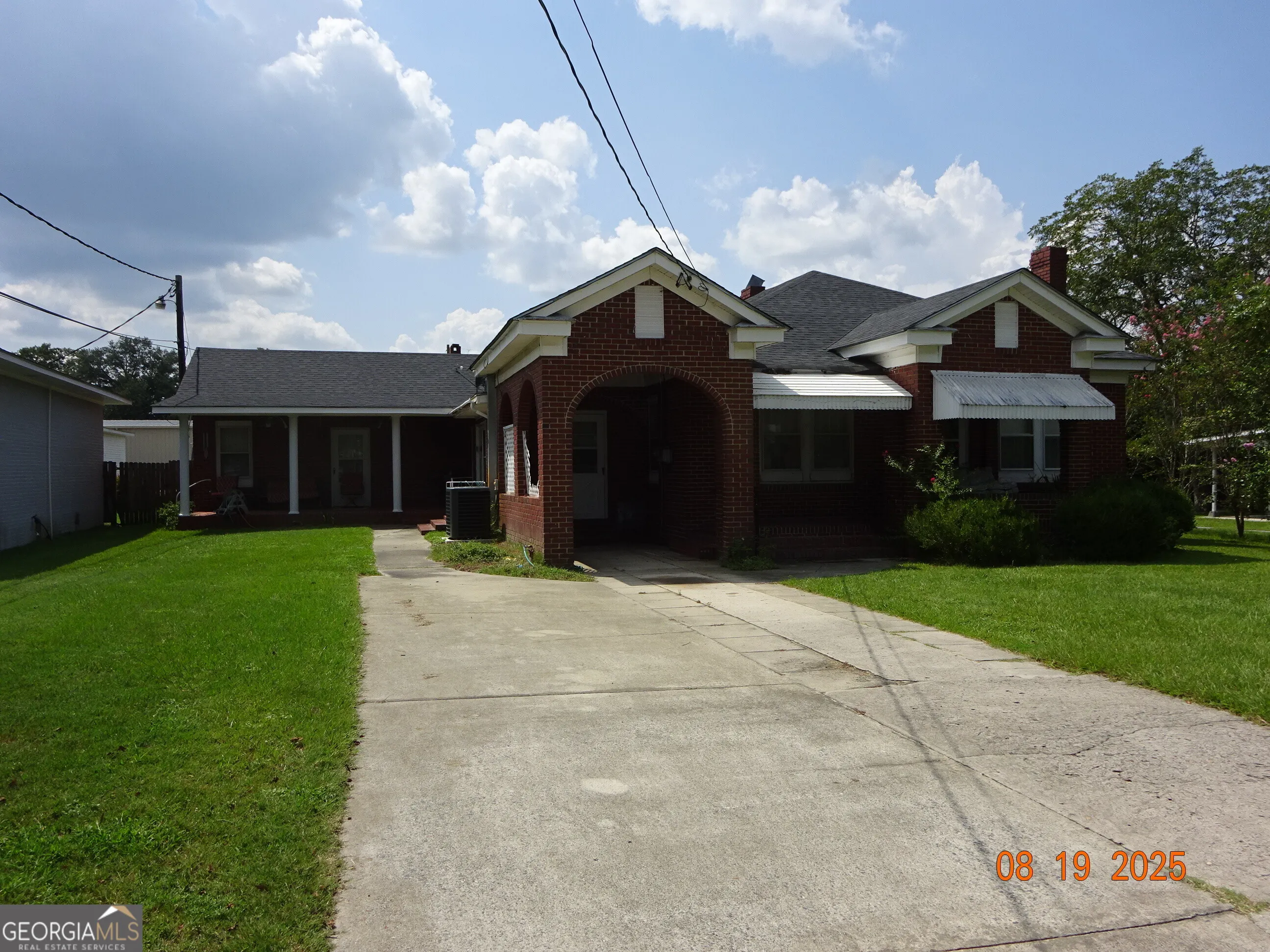 6 N Spring Street