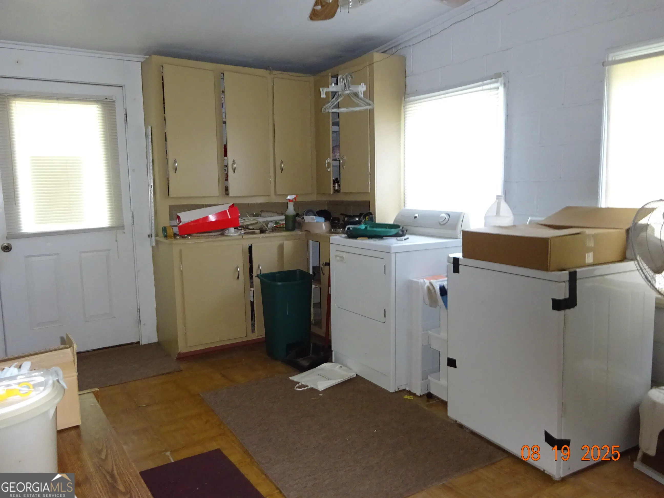 6 N Spring Street