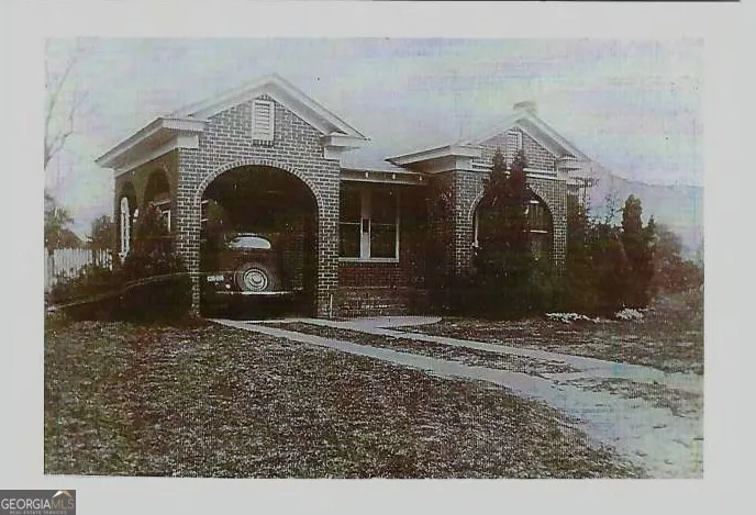 6 N Spring Street