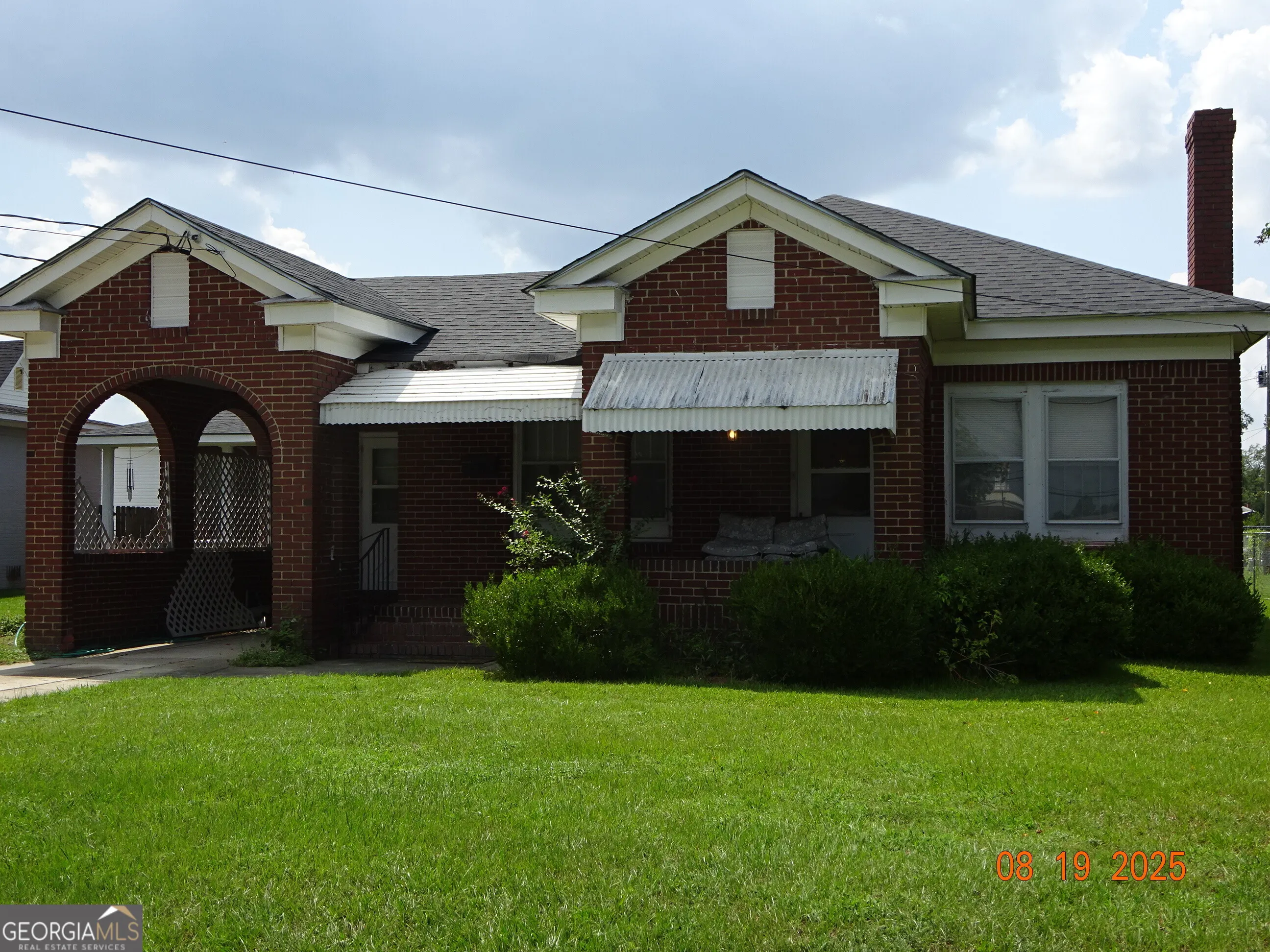 6 N Spring Street