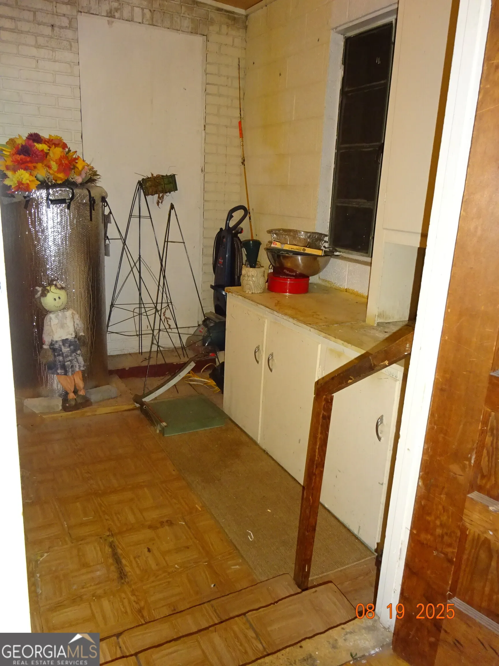 6 N Spring Street