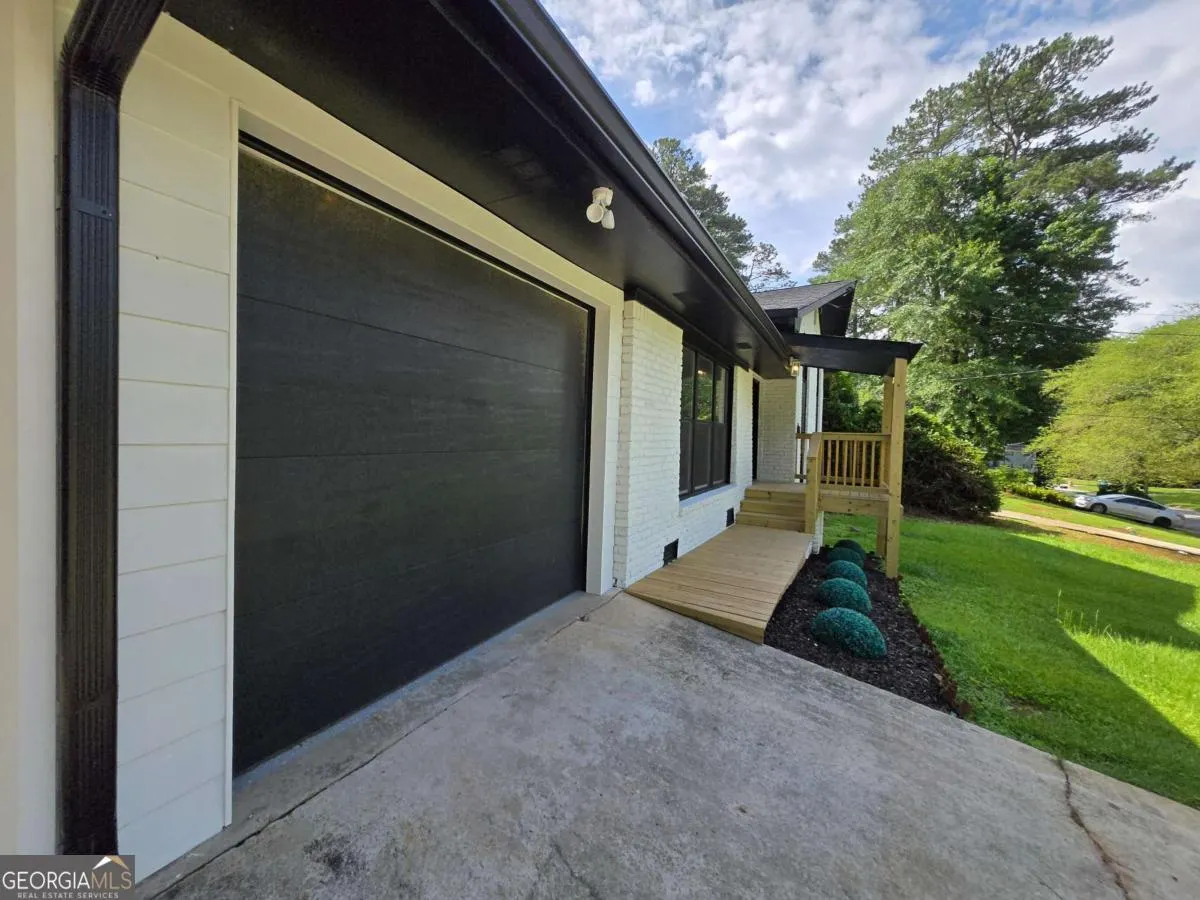 2400 Glenrock Drive