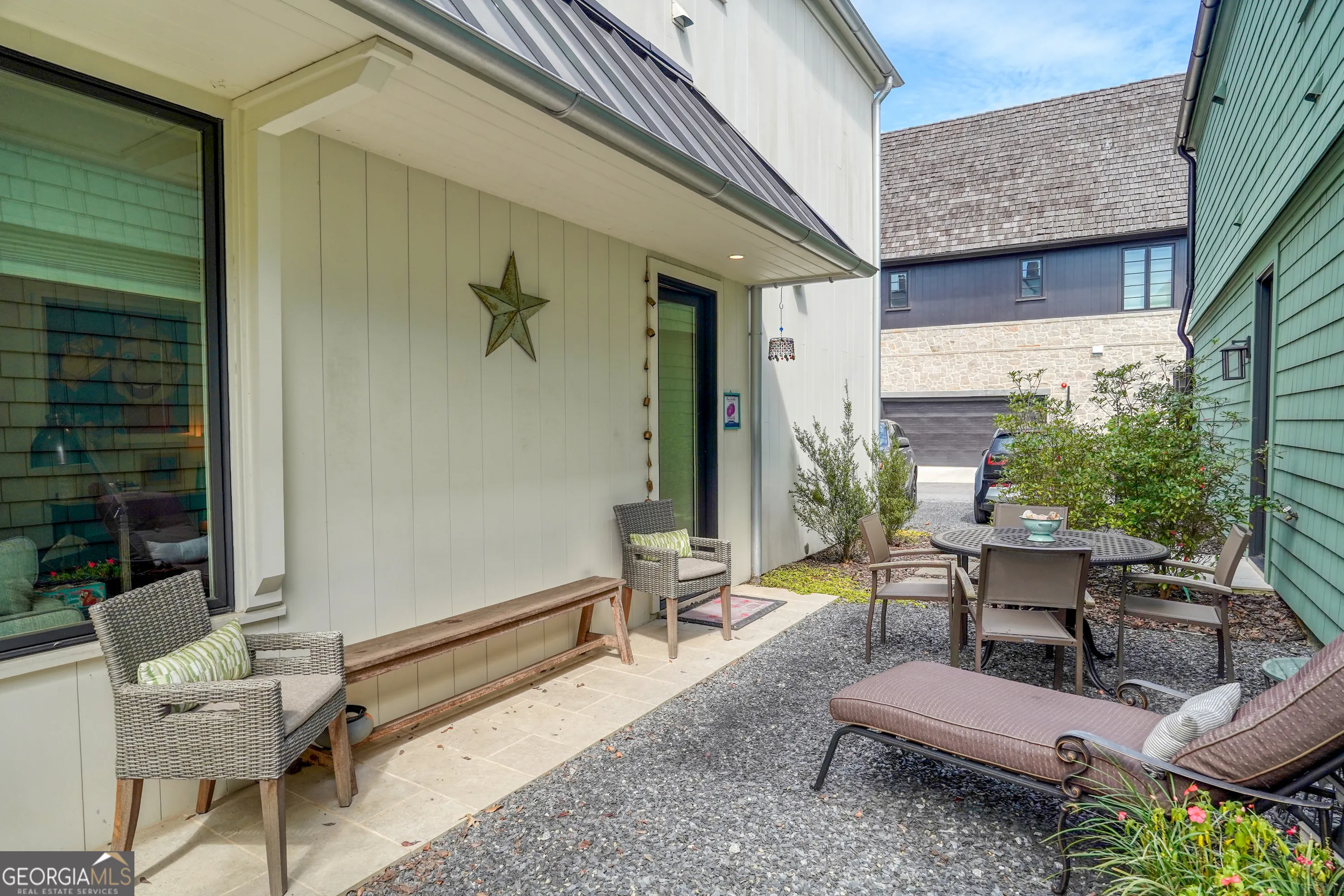 305 Breakspear Lane