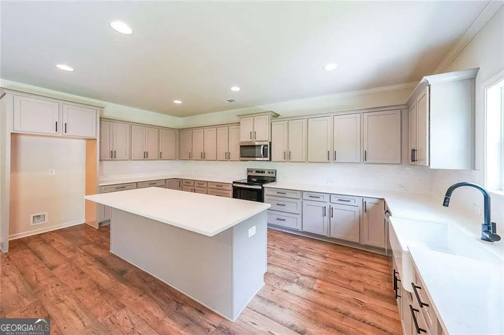 335 Grey Swan Way