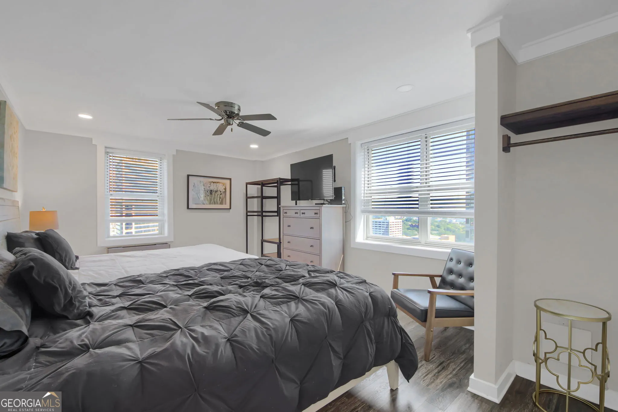 21 300 W Peachtree Street E, #21