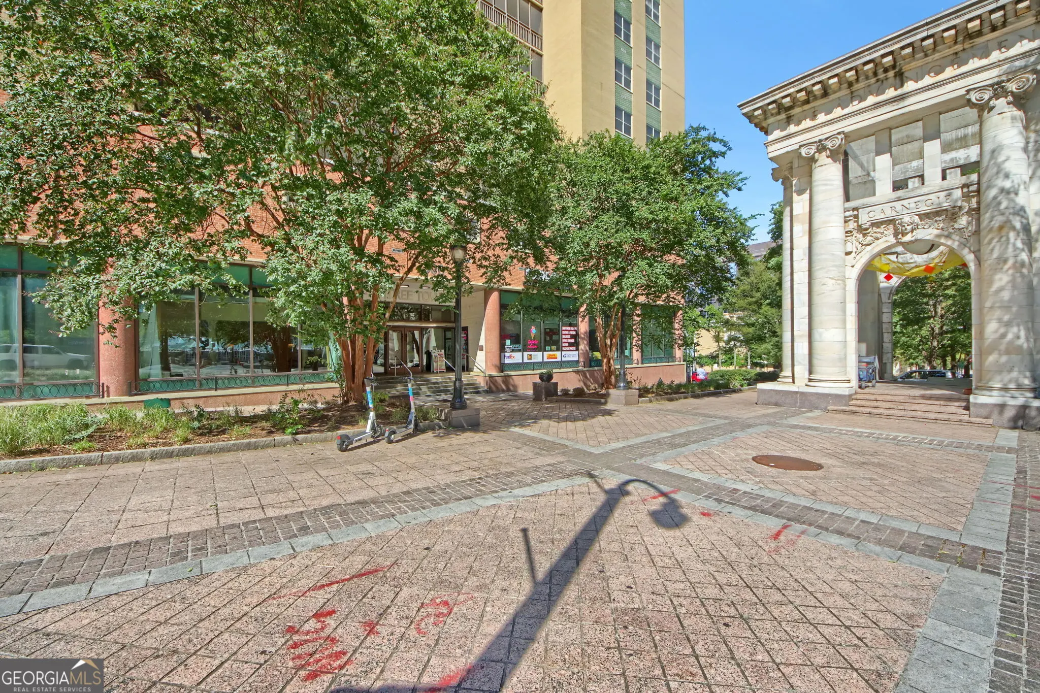 21 300 W Peachtree Street E, #21