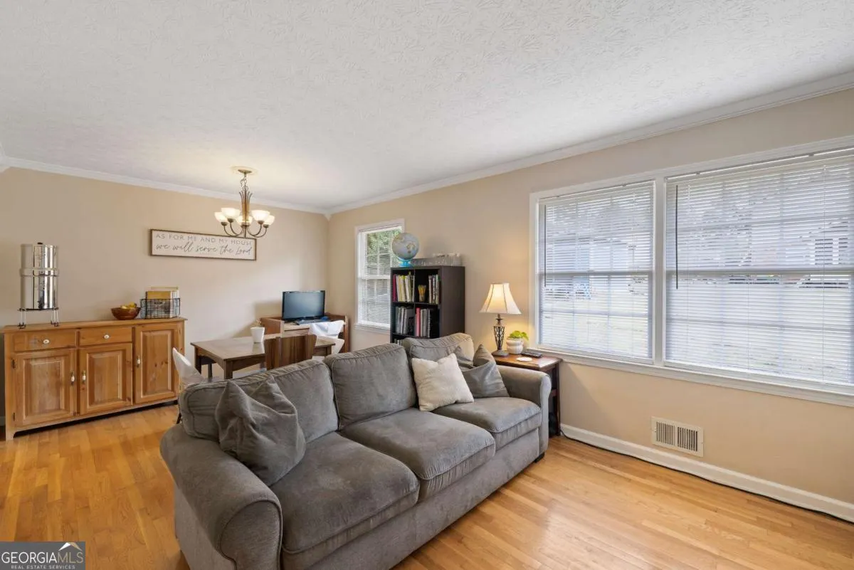 2577 Glen Circle