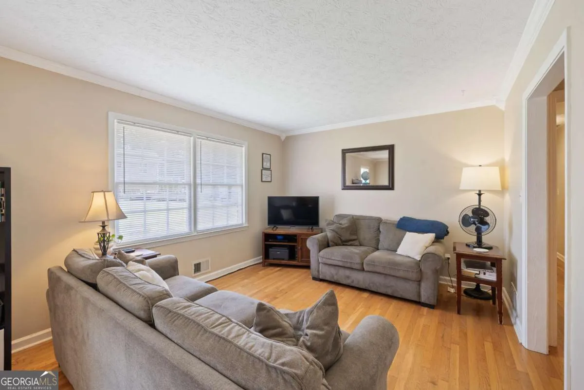 2577 Glen Circle