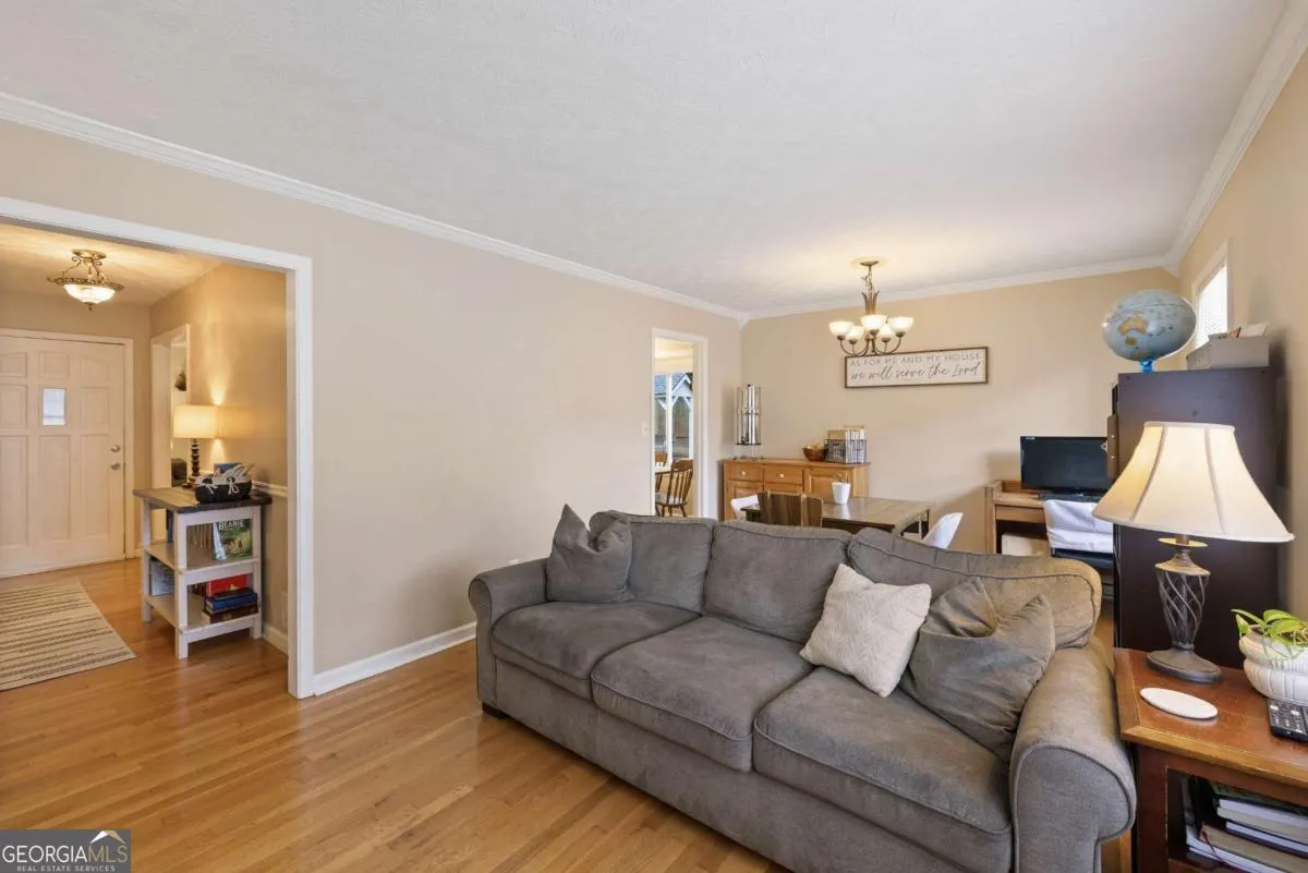 2577 Glen Circle